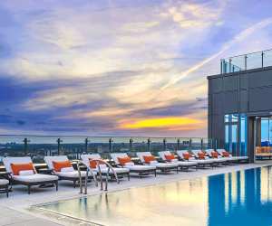 Hotel X Toronto staycation | The year-round heated rooftop pool