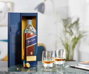 5 of the best whisky gifts at LCBO | Jonnie Walker Blue Label with two glasses