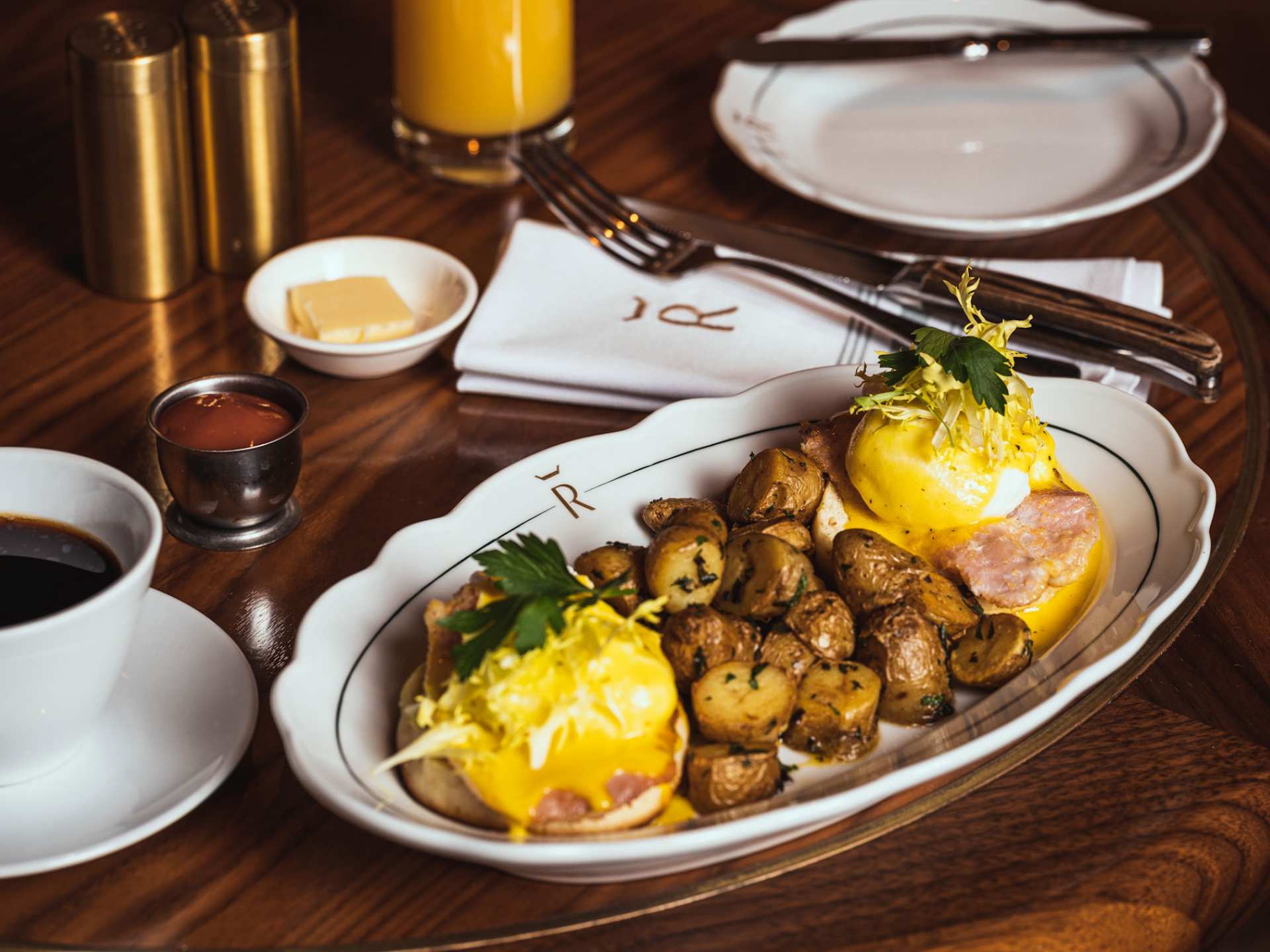 Best brunch in Toronto | Eggs Benedict at Reign