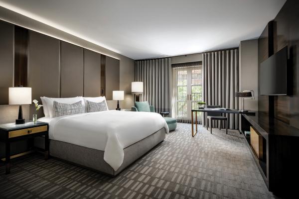 Hazelton Hotel Toronto | A Deluxe King Room at the Hazelton