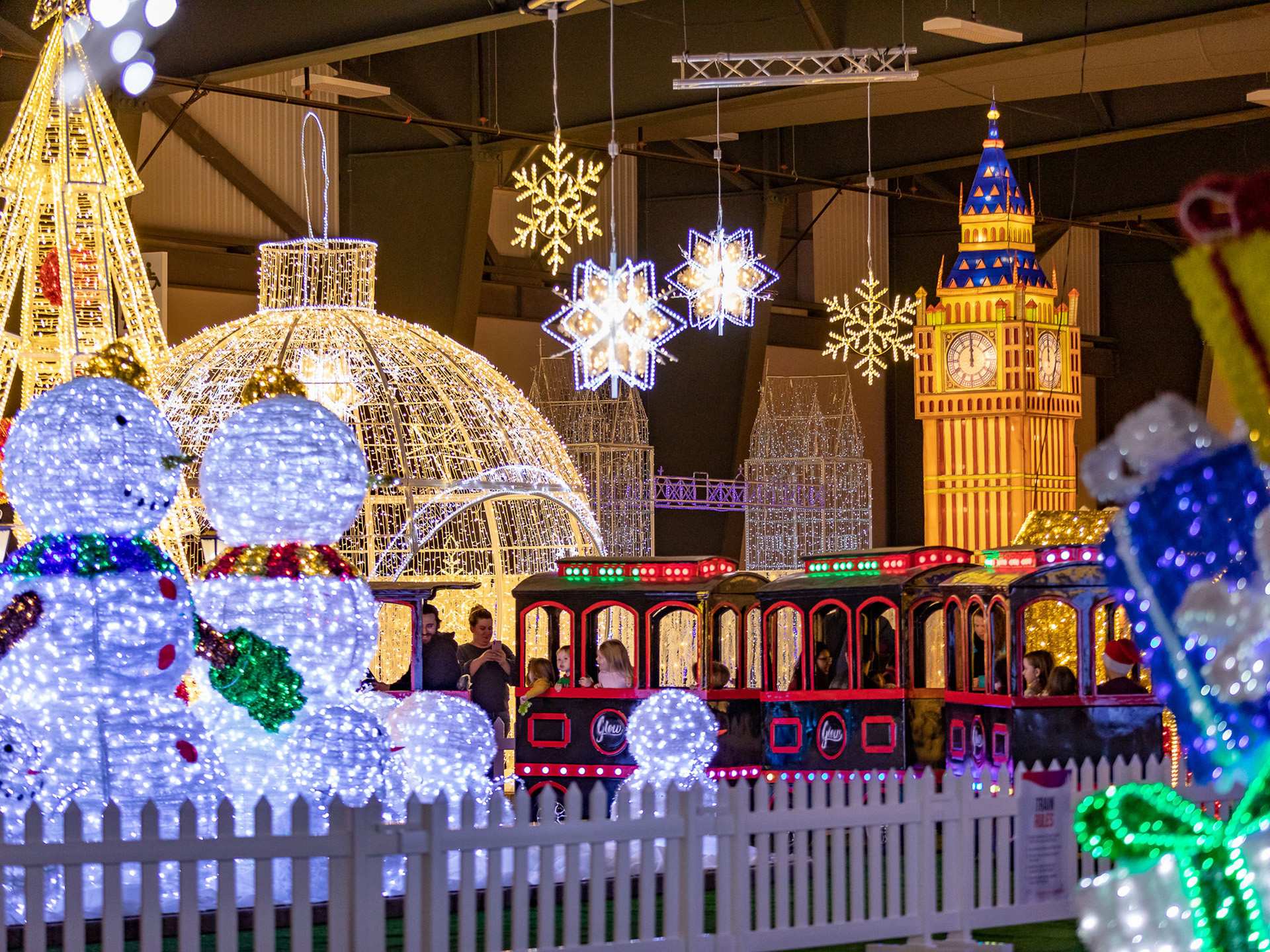 Toronto Christmas market | Glow Christmas festival Toronto Christmas market